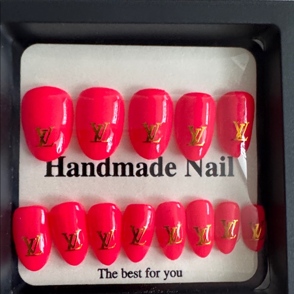 Luxury inspired Press-On Nails with Gold Emblem